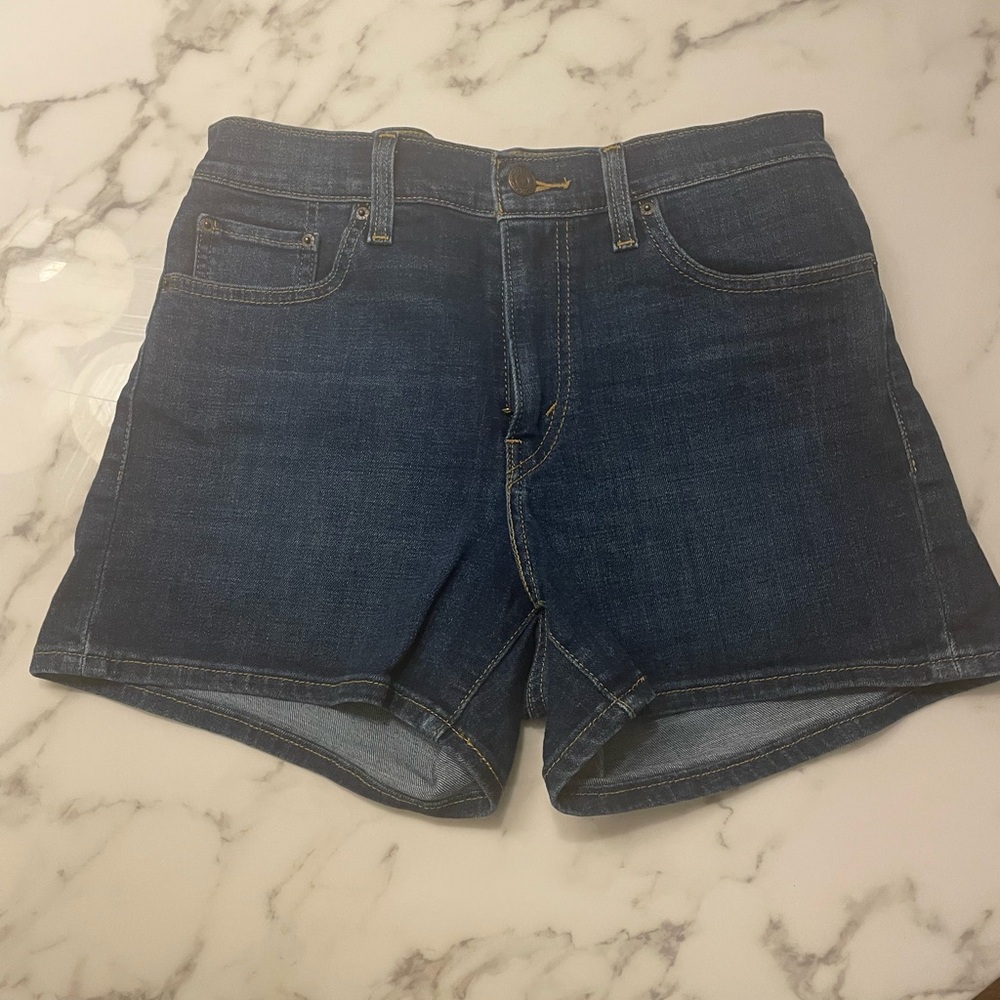 Levi’s shorts never worn